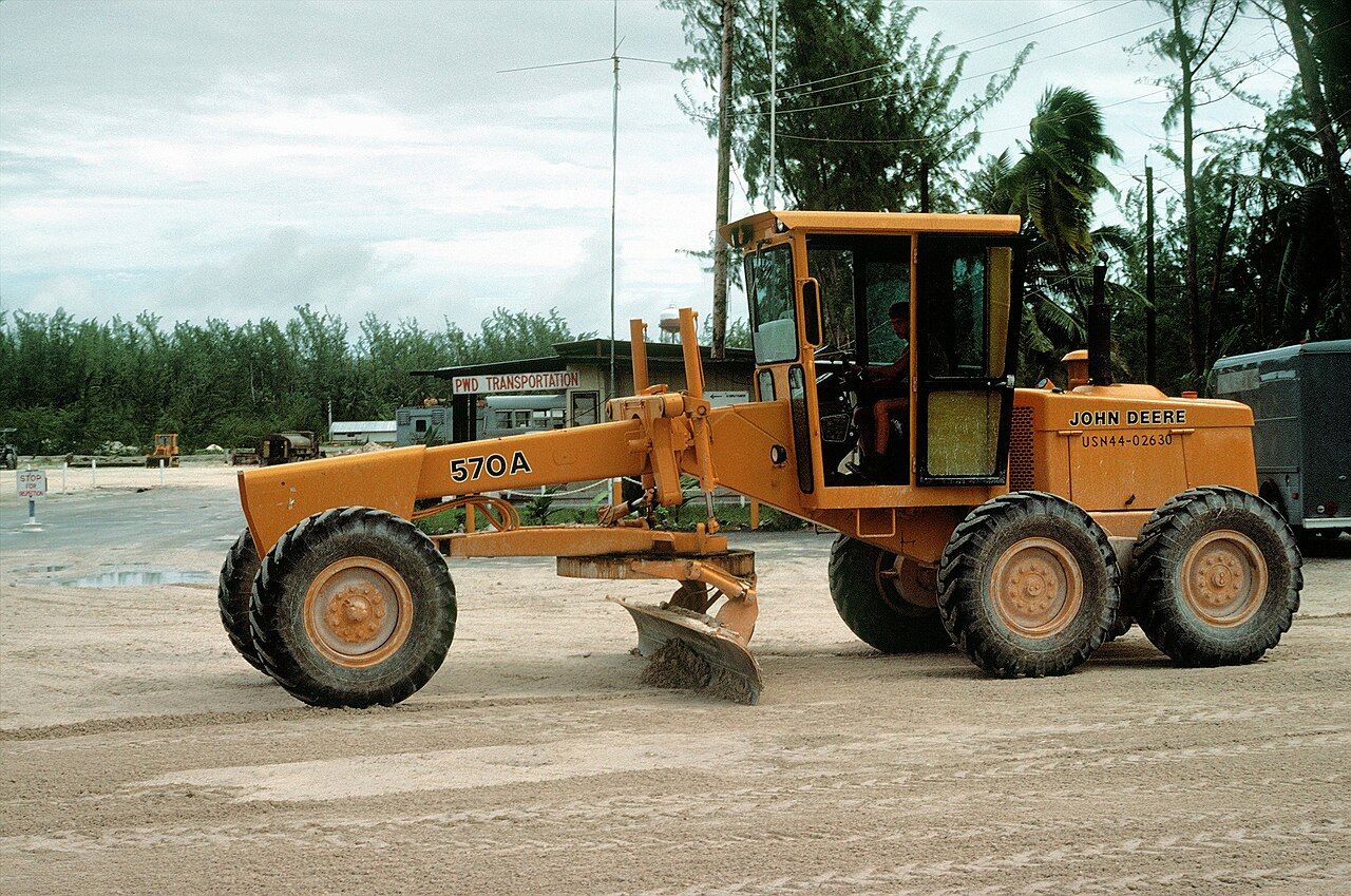 2019 John Deere 772G Motor Grader — photo 1